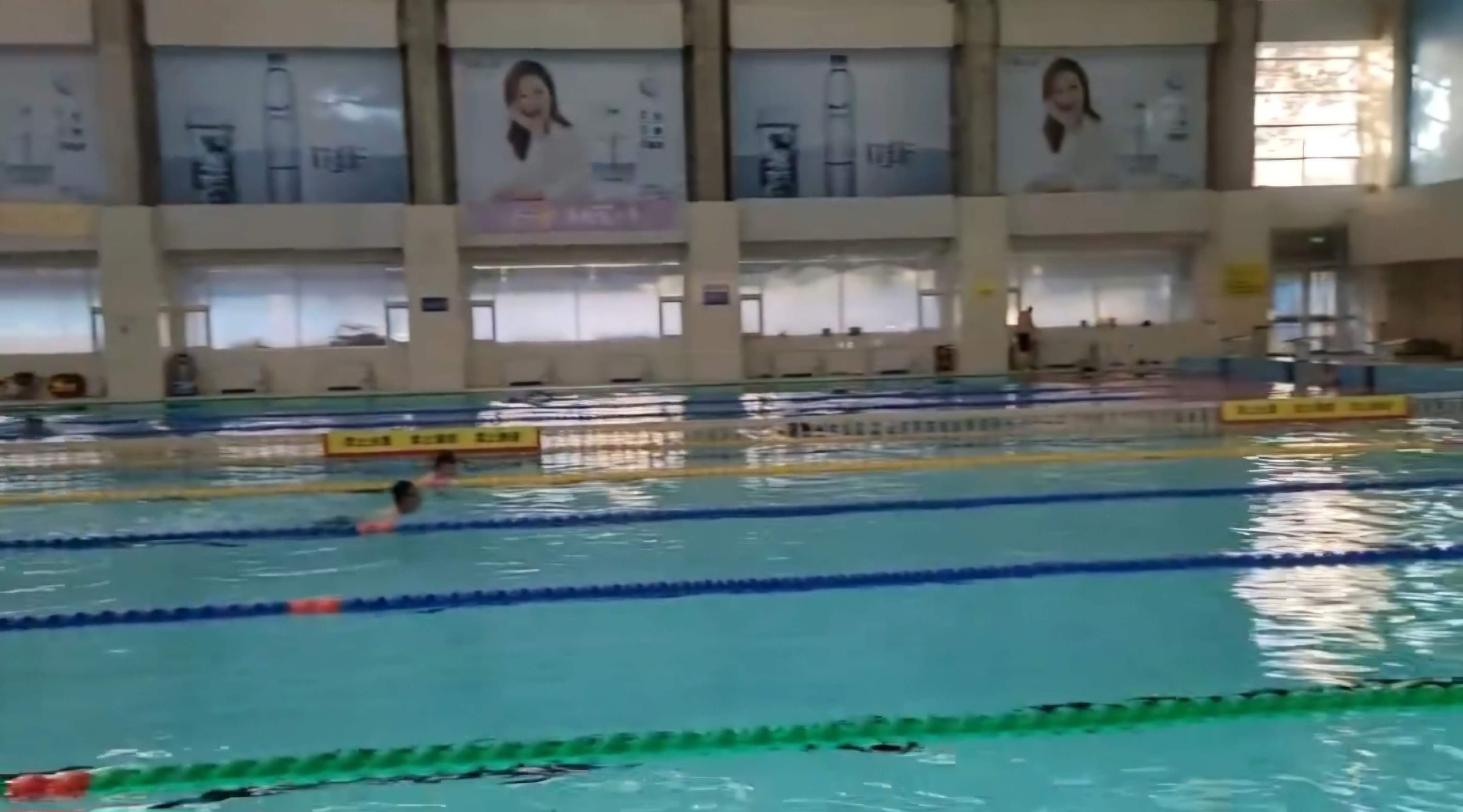 JJB-游泳公开赛掀起高潮，塞北巨龙队读秒扳平嵩山迅豹队，高压逼抢奏功——二次进攻频频奏效的简单介绍