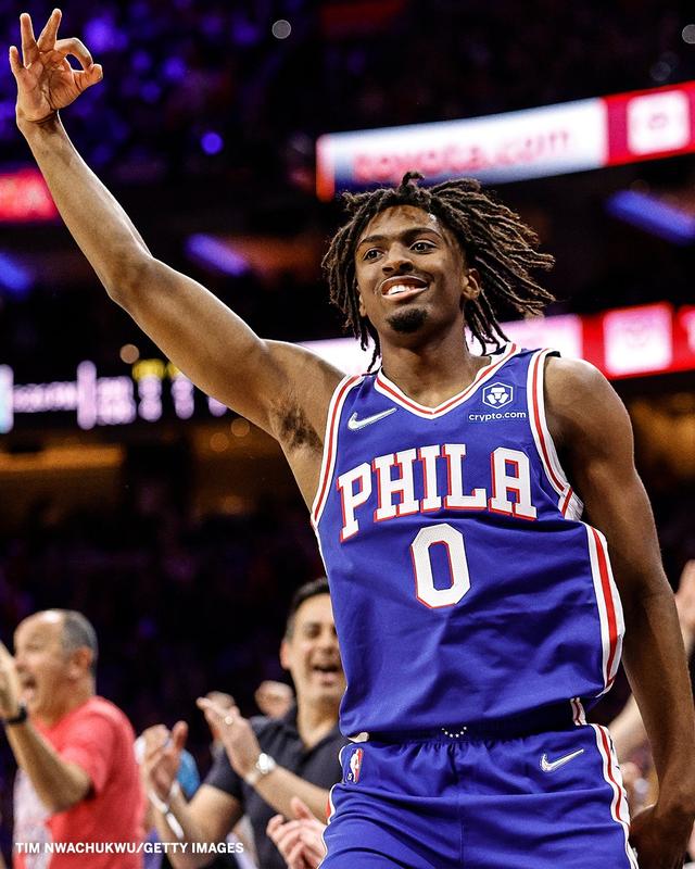  Rookie重返赛场，反败为胜首场状态出色，独行侠观众沸腾！引发球迷热议