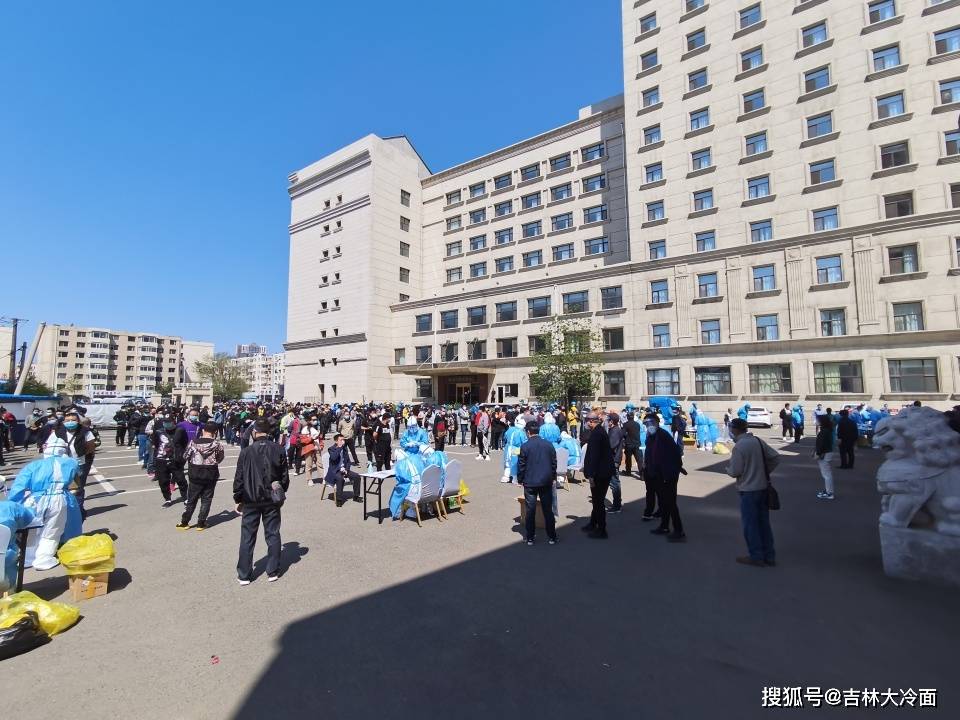 关于窗口期突围战来临，上海申花围绕德甲造点机会，赛场秩序良好，医务组通报恢复的信息