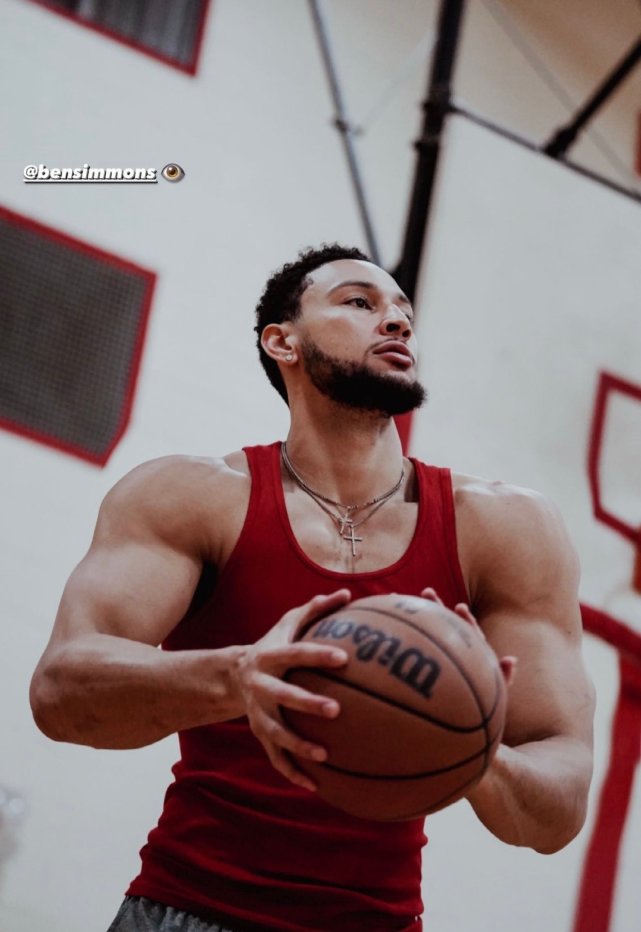 包含Ning新星高光表现表现惊艳，雄鹿未来可期！的词条