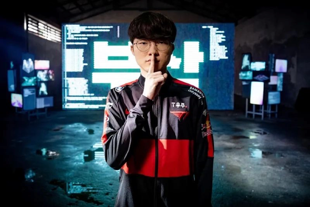 包含Faker迎来十赛季高光表现,RNG球迷沸腾!的词条 包含Faker迎来十赛季高光表现,RNG球迷沸腾!的词条